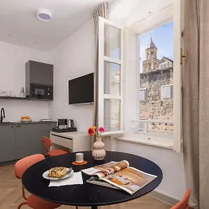 Piac Luxury Split